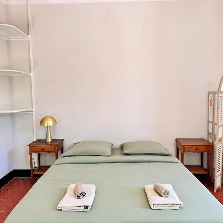 Alojamento de Acomodação e Pequeno-almoço Villa Magdala-Chambre d'hôtes-Suite Jardin Hyères