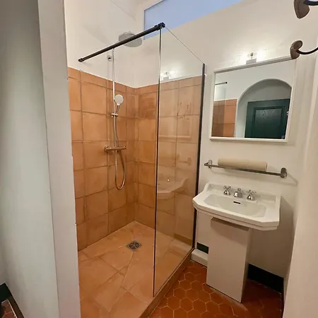 Alojamento de Acomodação e Pequeno-almoço Villa Magdala-Chambre d'hôtes-Suite Jardin Hyères