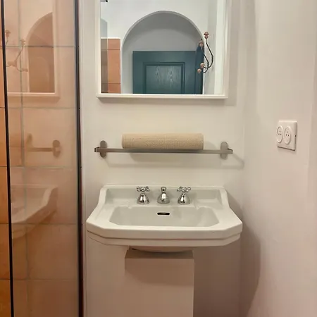 Alojamento de Acomodação e Pequeno-almoço Villa Magdala-Chambre d'hôtes-Suite Jardin Hyères